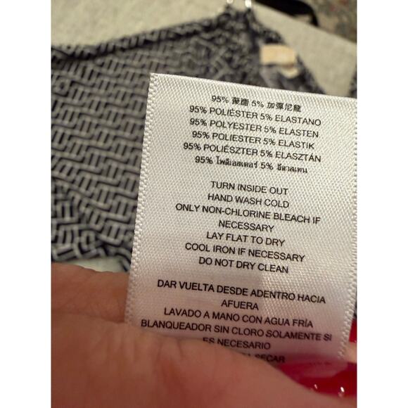 Michael Kors Black White Heri-Print Silver Chain Cold Shoulder Top Blouse Size M - Picture 8 of 8